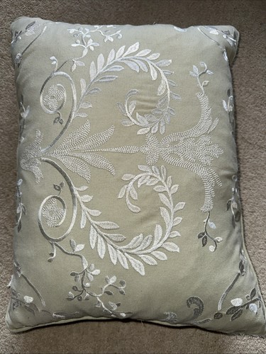 Bnwt laura ashley - laura,